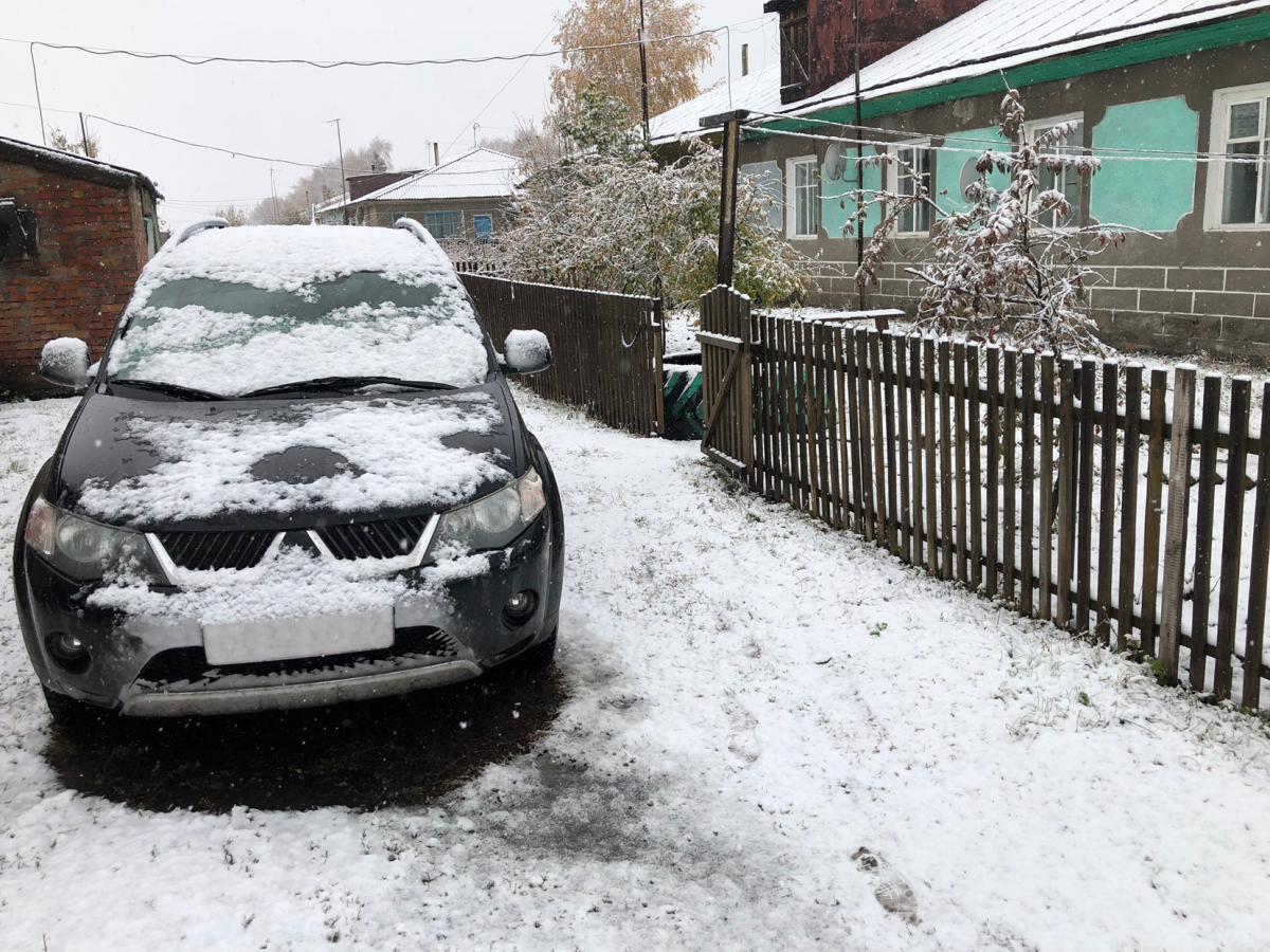 В крае выпал снег. Алтайский край снегопад. Снег в Алтайском крае. Завалило снегом, Алтай. Снег в июне в Алтайском крае.
