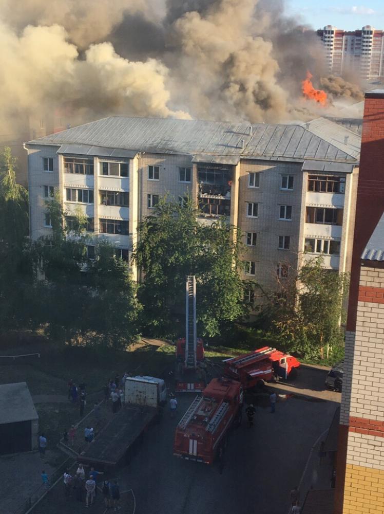 Барнаул горячая. Пожар Власихинская Барнаул. Пожар в Барнауле на Северо Власихинской. Пожар Северный Власихинский 60. Барнаул пожар сейчас Северо Власихинский.