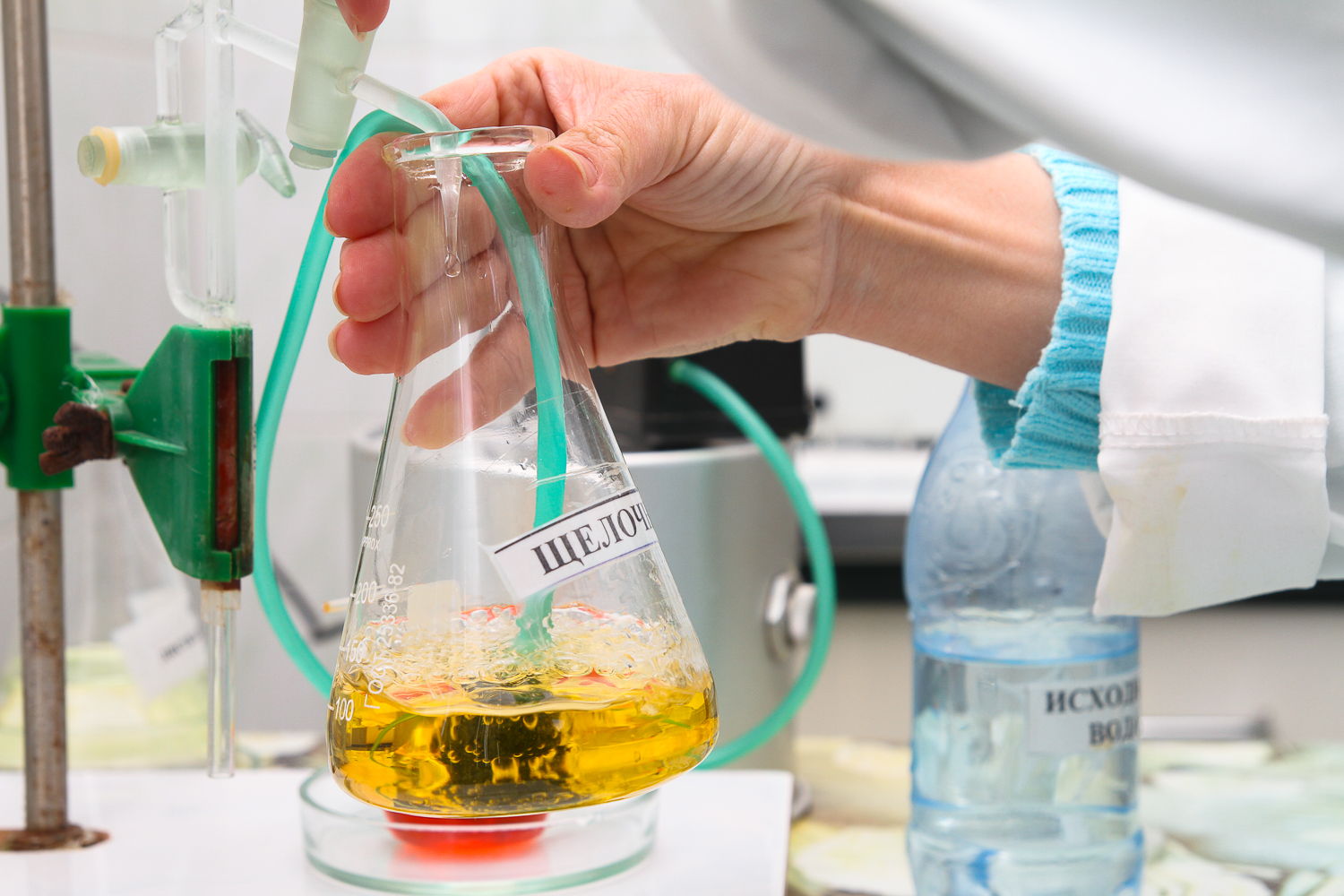 Основной функцией лаборатории вода является. Химическое исследование воды. Исследование воды в лаборатории. Физико-химические исследования воды. Исследование качества питьевой воды.